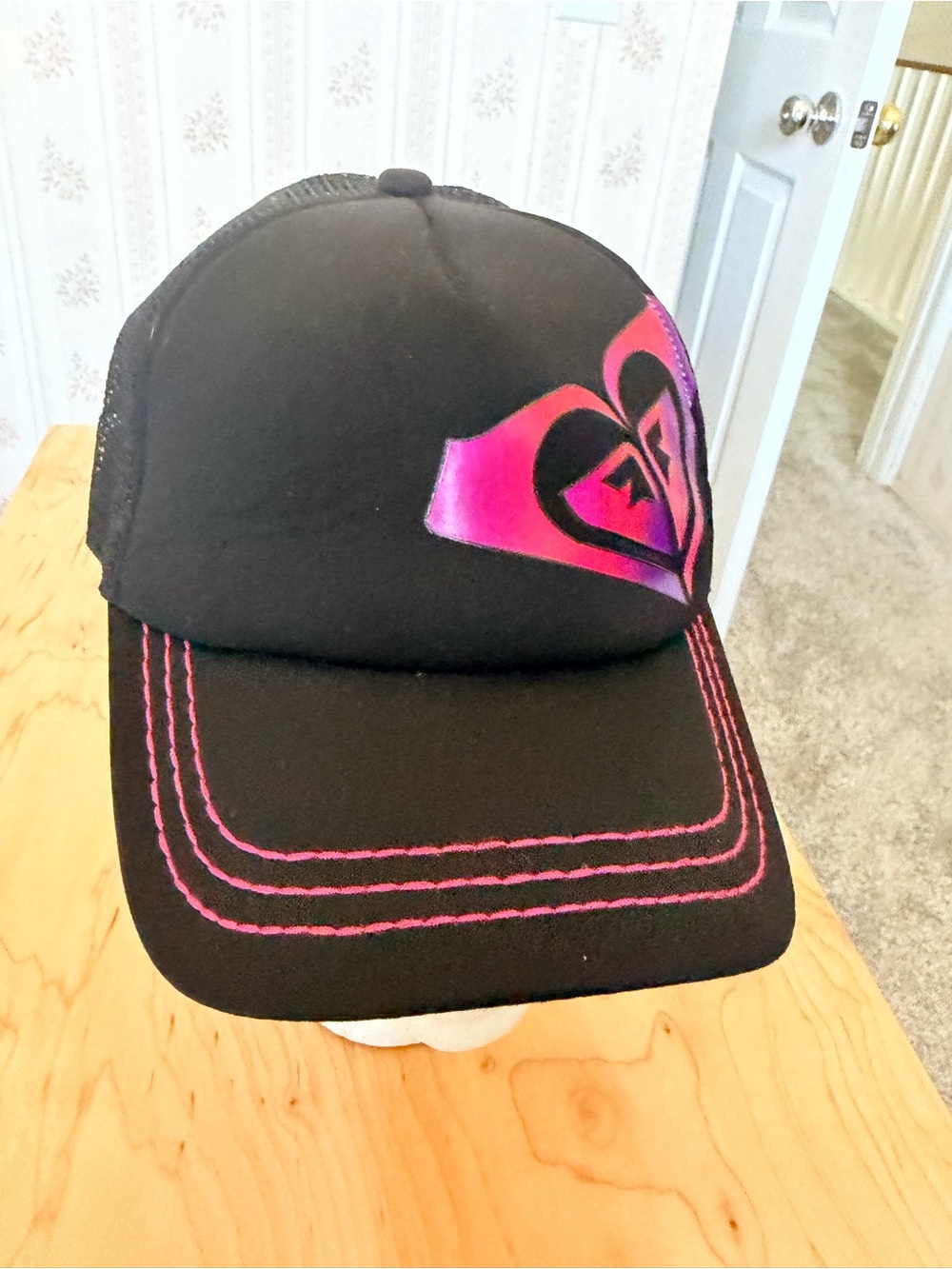 Roxy Y2K Women’s Trucker Hat Cap Pink Purple Heart Logo